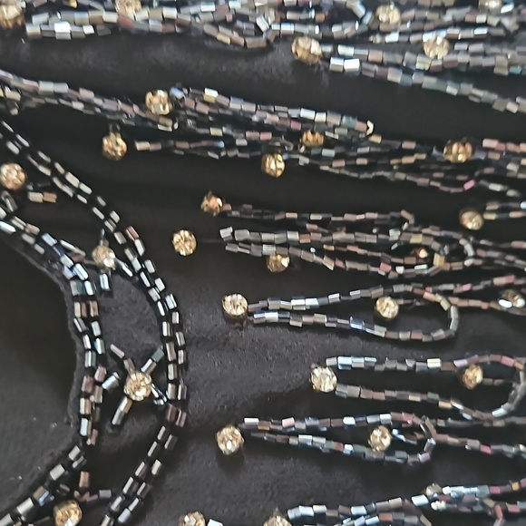 🪩 Gorgeous Beaded Top Shop Tank 🎉 - Picture 7 of 10